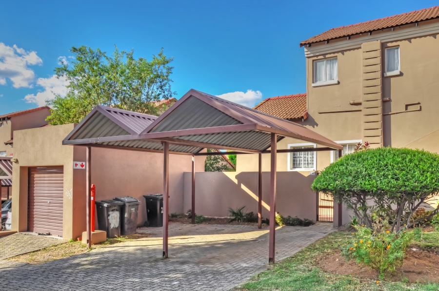 2 Bedroom Property for Sale in Vorna Valley Gauteng