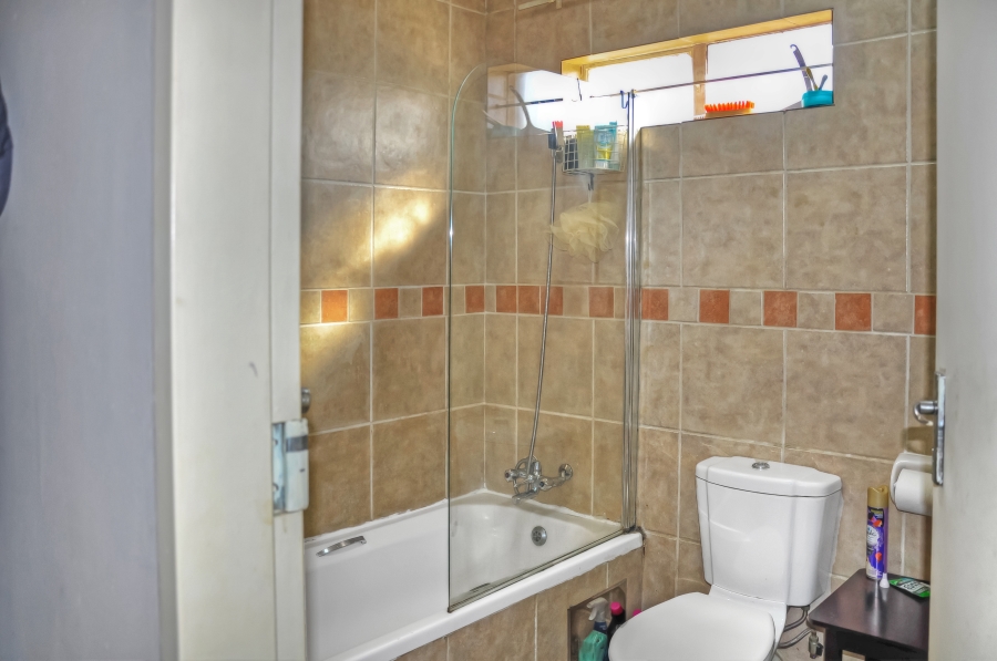 2 Bedroom Property for Sale in Vorna Valley Gauteng