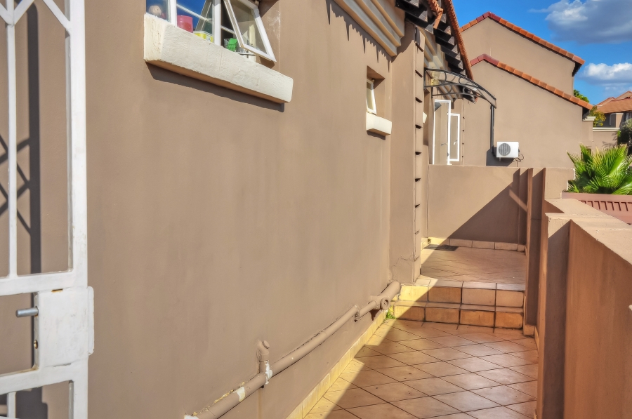 2 Bedroom Property for Sale in Vorna Valley Gauteng