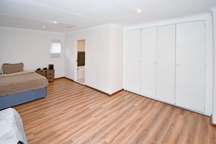 4 Bedroom Property for Sale in Vorna Valley Gauteng