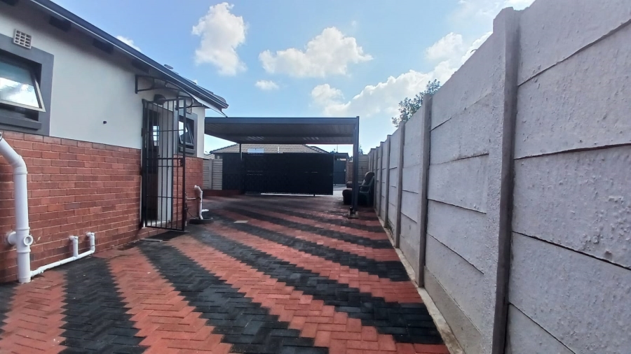 3 Bedroom Property for Sale in Mindalore Gauteng