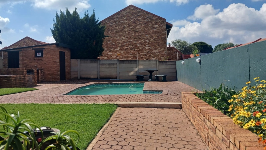 2 Bedroom Property for Sale in Mindalore Gauteng