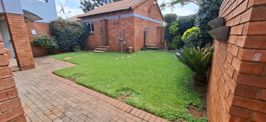 3 Bedroom Property for Sale in Die Hoewes Gauteng