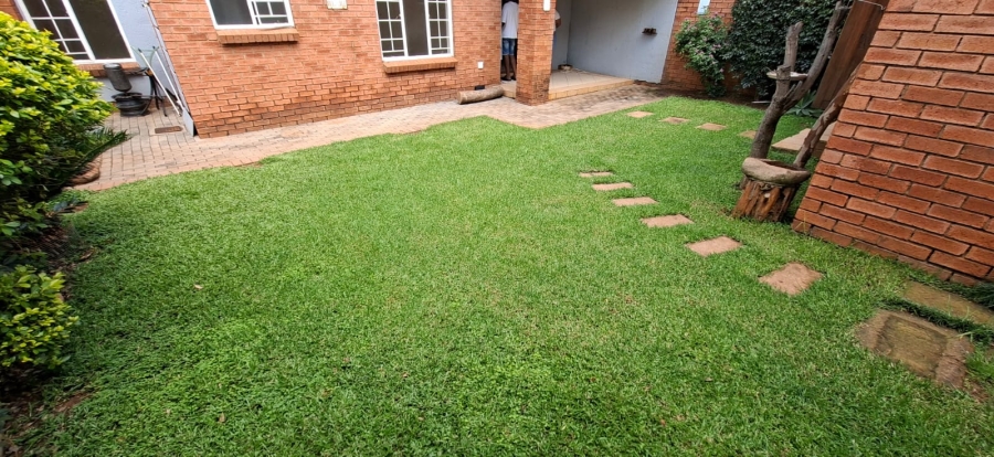 3 Bedroom Property for Sale in Die Hoewes Gauteng