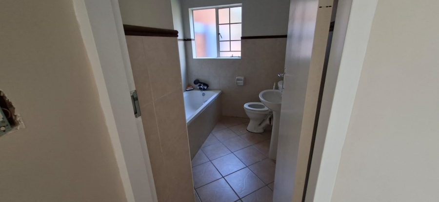 3 Bedroom Property for Sale in Die Hoewes Gauteng