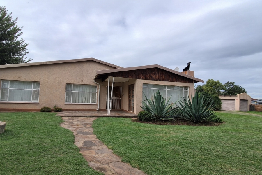 4 Bedroom Property for Sale in Rensburg Gauteng
