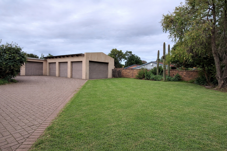 4 Bedroom Property for Sale in Rensburg Gauteng