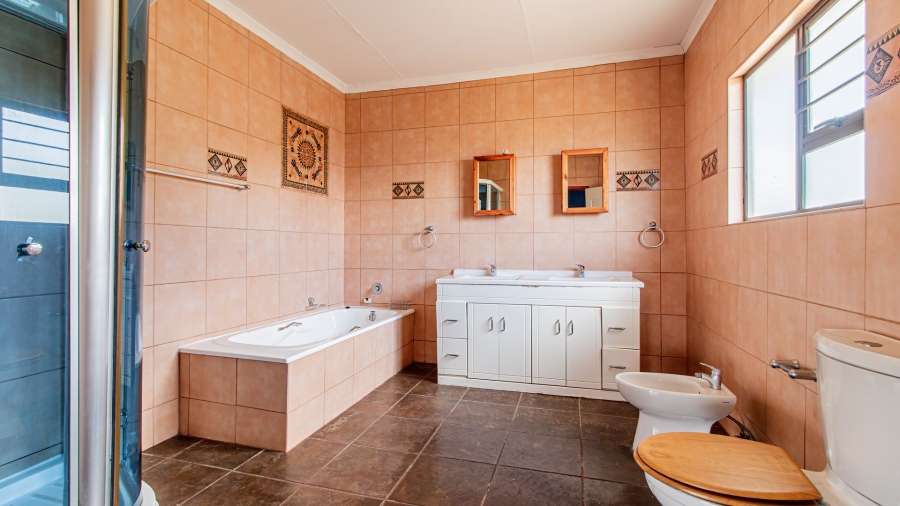 7 Bedroom Property for Sale in Kensington Gauteng