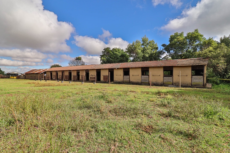 5 Bedroom Property for Sale in Hartzenbergfontein Gauteng