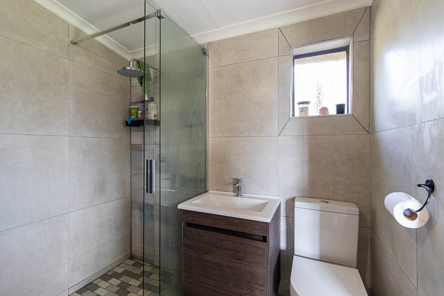 5 Bedroom Property for Sale in Hartzenbergfontein Gauteng