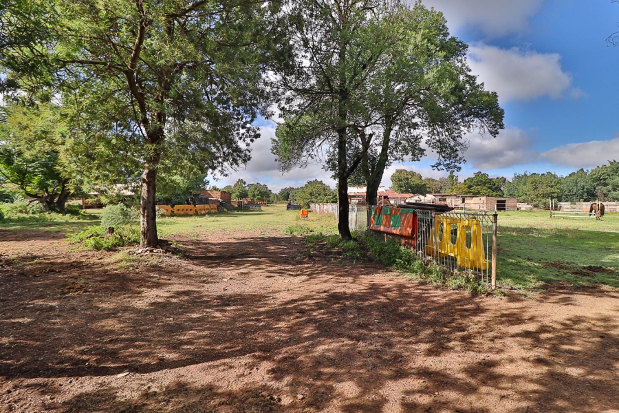 5 Bedroom Property for Sale in Hartzenbergfontein Gauteng