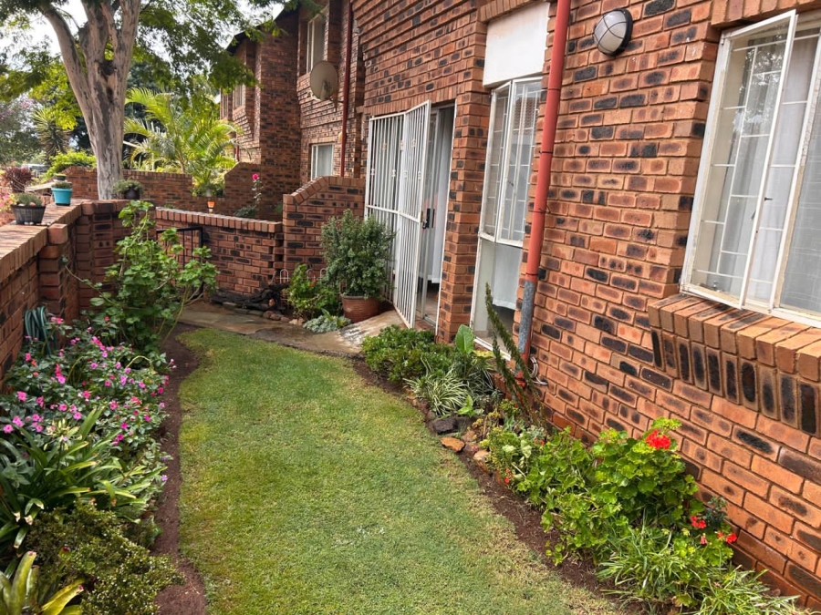 2 Bedroom Property for Sale in Garsfontein Gauteng
