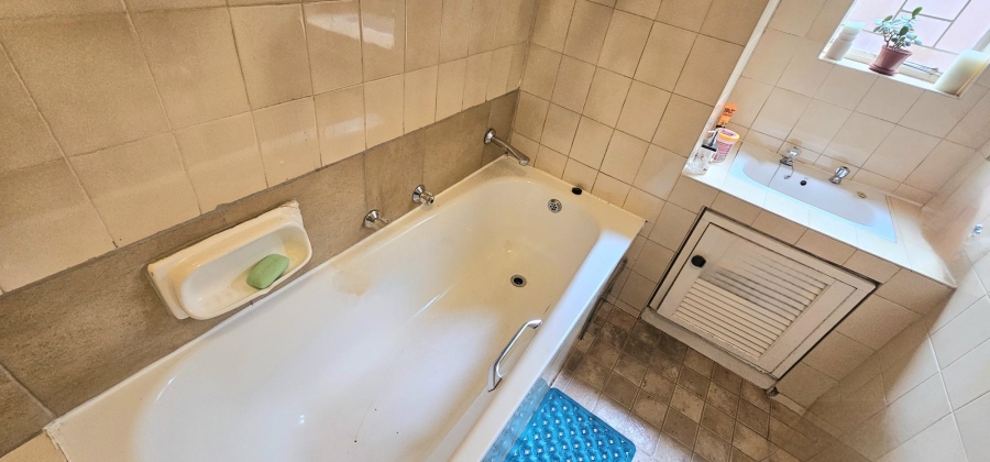 2 Bedroom Property for Sale in Garsfontein Gauteng