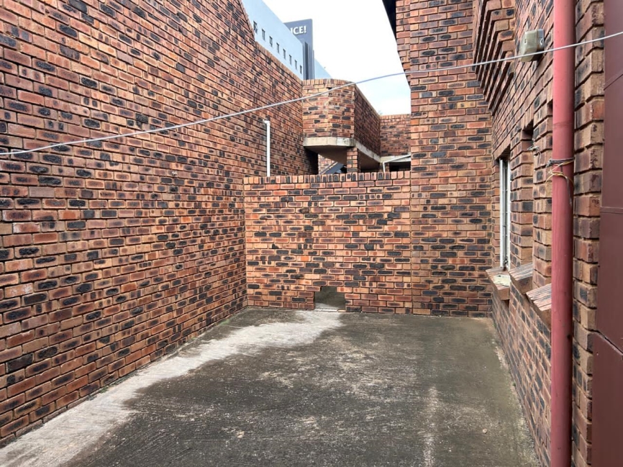 2 Bedroom Property for Sale in Garsfontein Gauteng