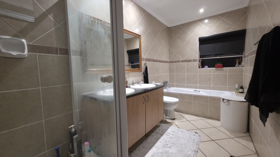 3 Bedroom Property for Sale in Paramount Estate Gauteng