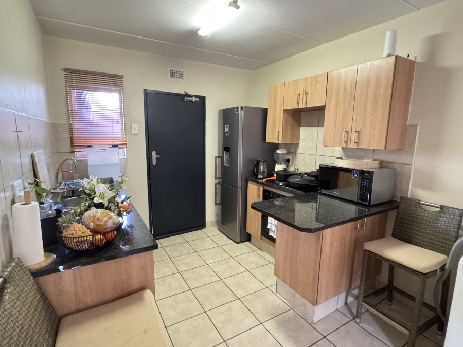 To Let 2 Bedroom Property for Rent in Olympus AH Gauteng