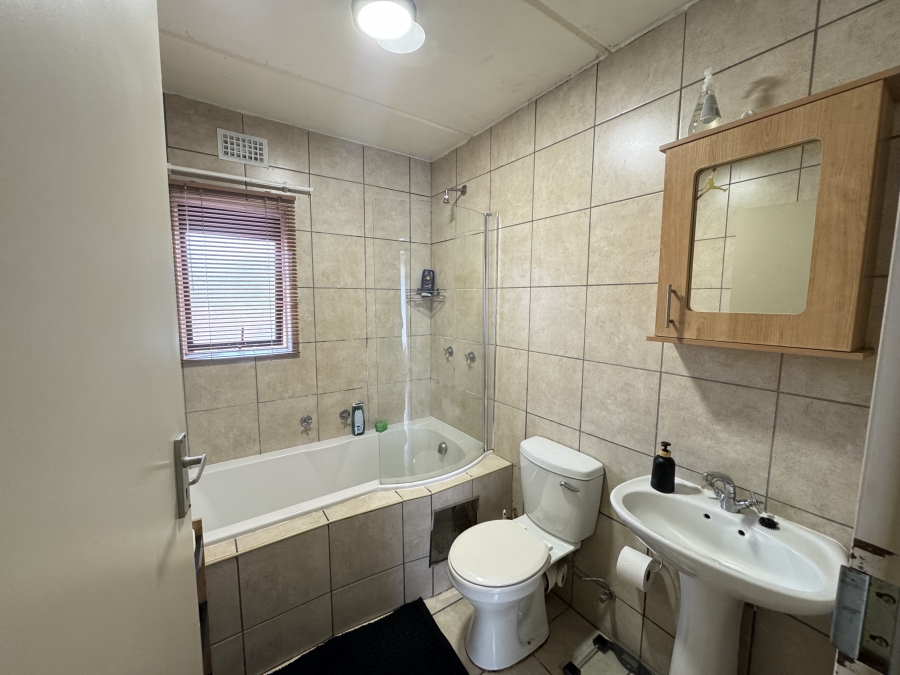 To Let 2 Bedroom Property for Rent in Olympus AH Gauteng