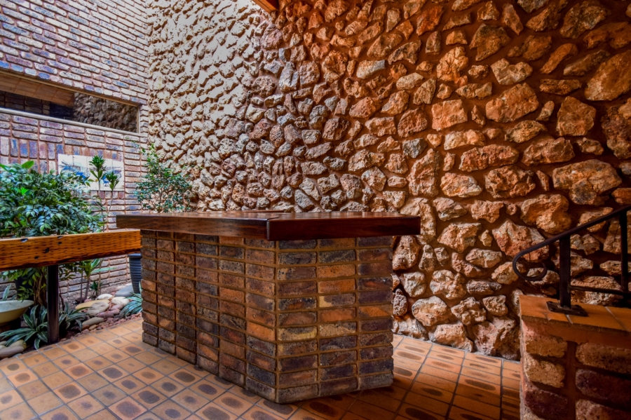 4 Bedroom Property for Sale in Waterkloof Ridge Gauteng