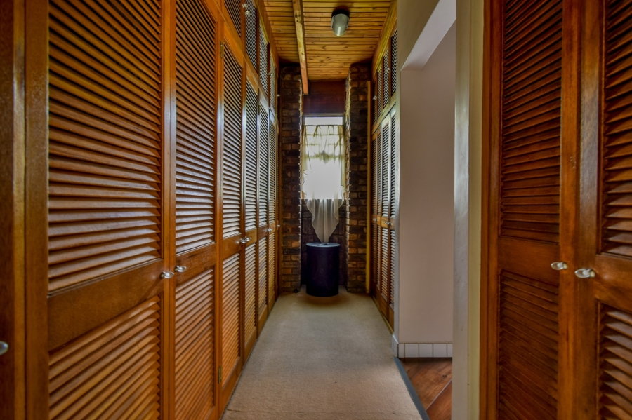 4 Bedroom Property for Sale in Waterkloof Ridge Gauteng