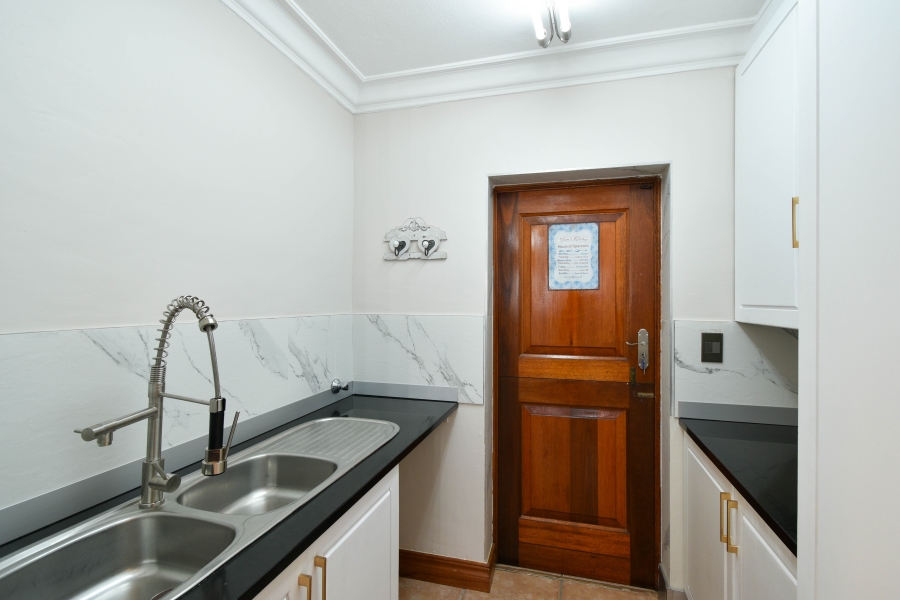 6 Bedroom Property for Sale in Wapadrand Gauteng