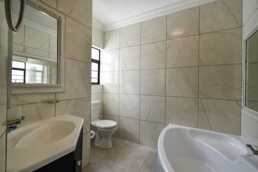 6 Bedroom Property for Sale in Wapadrand Gauteng