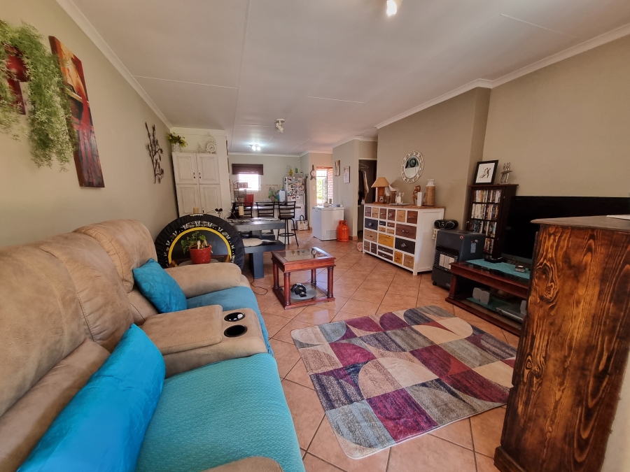 To Let 2 Bedroom Property for Rent in Die Hoewes Gauteng