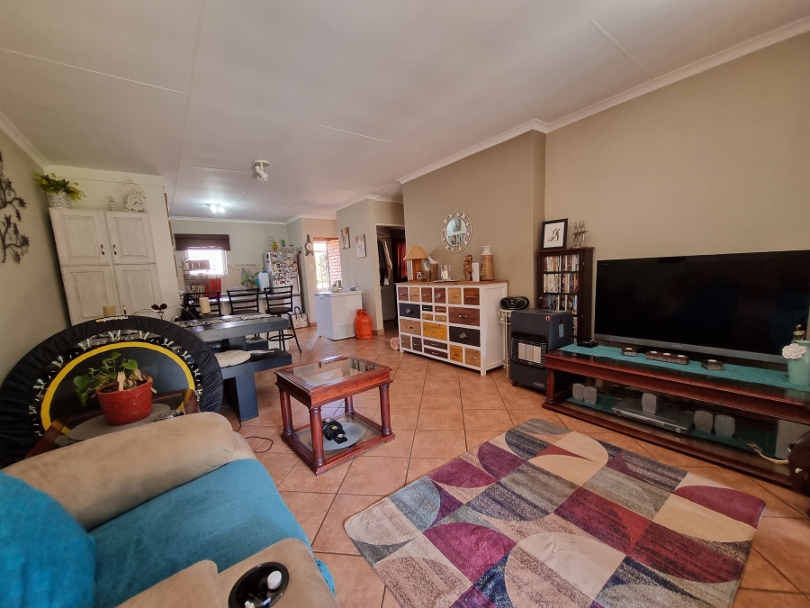 To Let 2 Bedroom Property for Rent in Die Hoewes Gauteng