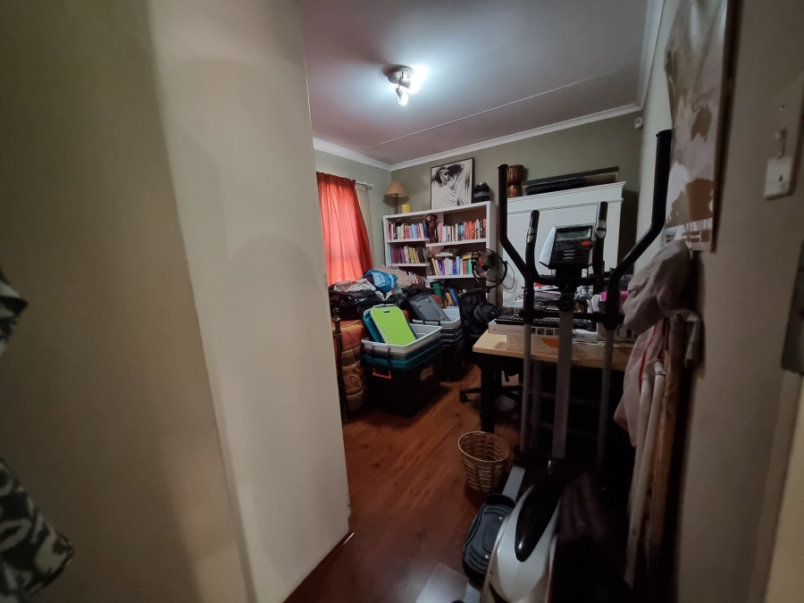 To Let 2 Bedroom Property for Rent in Die Hoewes Gauteng