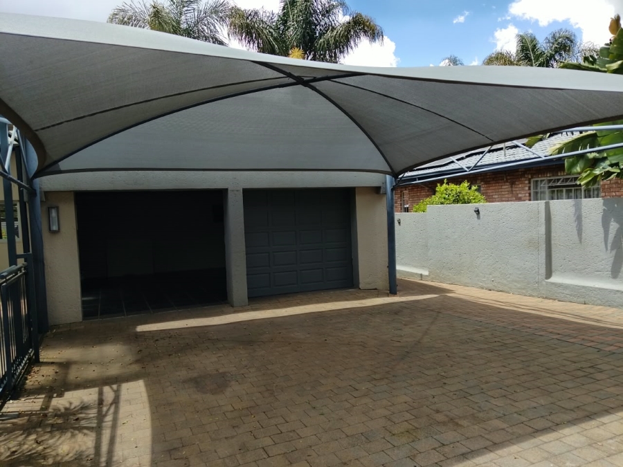 3 Bedroom Property for Sale in Glen Marais Gauteng
