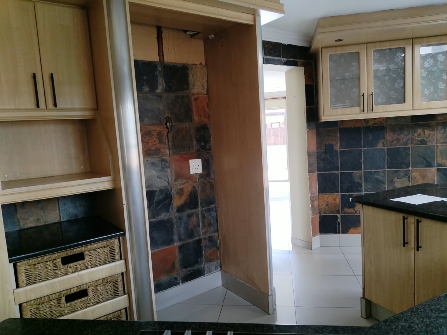 3 Bedroom Property for Sale in Glen Marais Gauteng