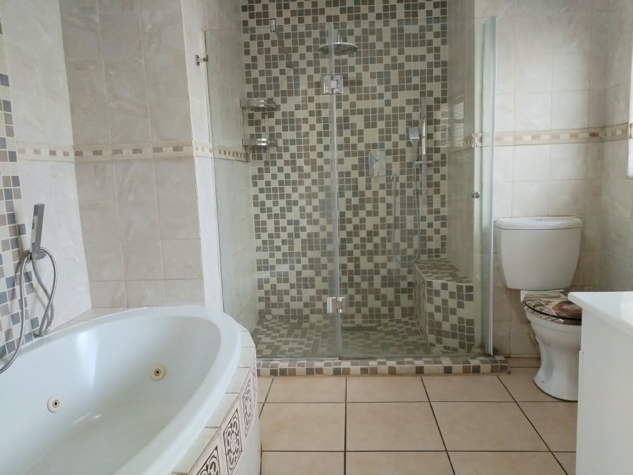 3 Bedroom Property for Sale in Glen Marais Gauteng