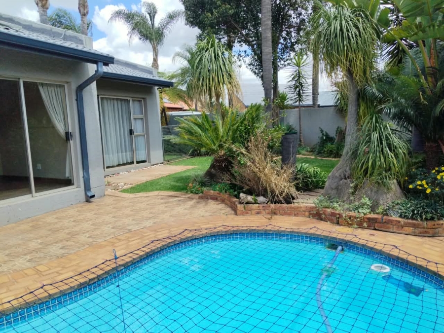 3 Bedroom Property for Sale in Glen Marais Gauteng