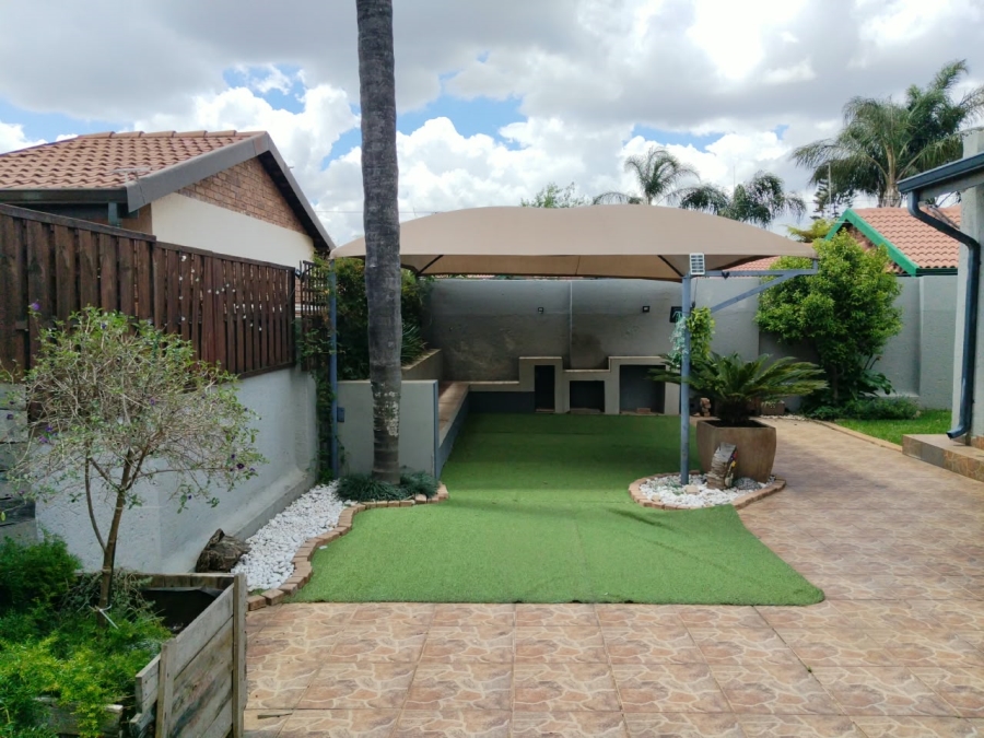3 Bedroom Property for Sale in Glen Marais Gauteng