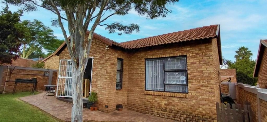 2 Bedroom Property for Sale in Wilgeheuwel Gauteng