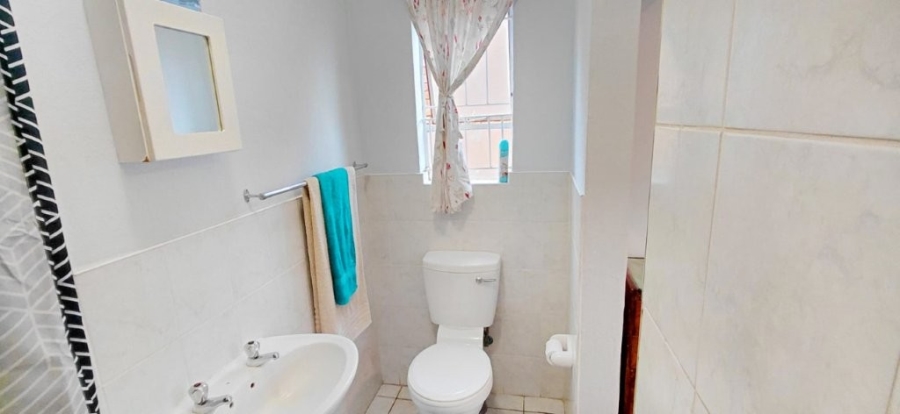 2 Bedroom Property for Sale in Wilgeheuwel Gauteng
