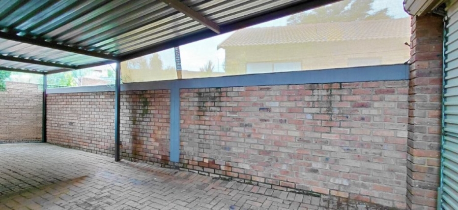 2 Bedroom Property for Sale in Wilgeheuwel Gauteng