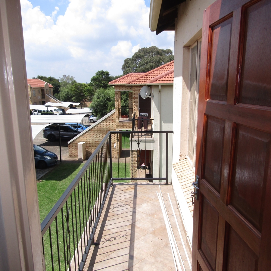 2 Bedroom Property for Sale in Groblerpark Gauteng