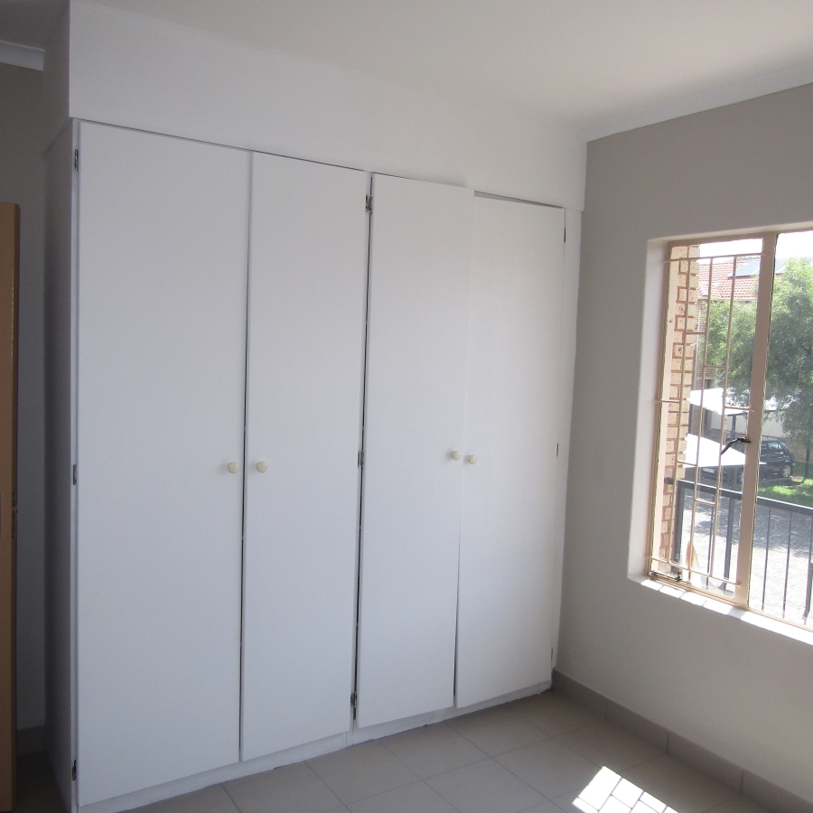 2 Bedroom Property for Sale in Groblerpark Gauteng