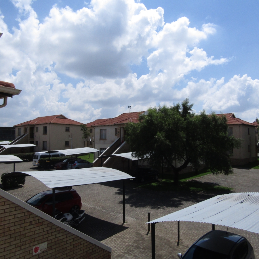 2 Bedroom Property for Sale in Groblerpark Gauteng