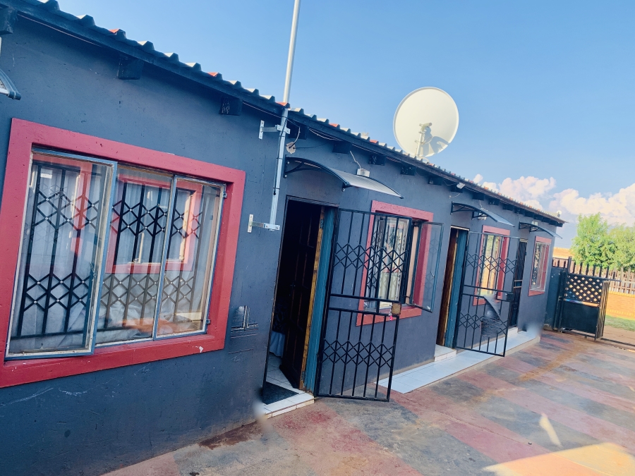 9 Bedroom Property for Sale in Daveyton Gauteng