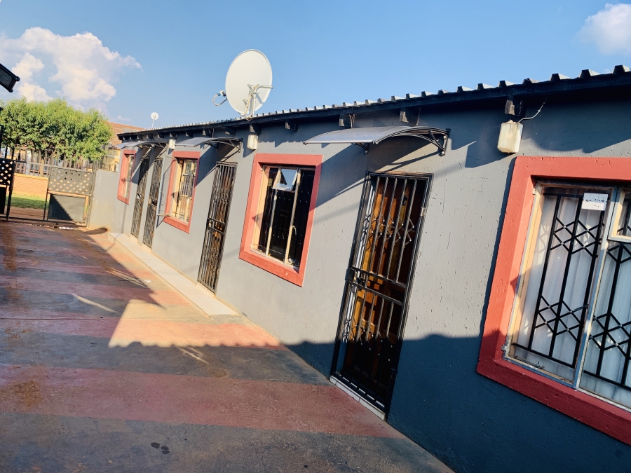 9 Bedroom Property for Sale in Daveyton Gauteng