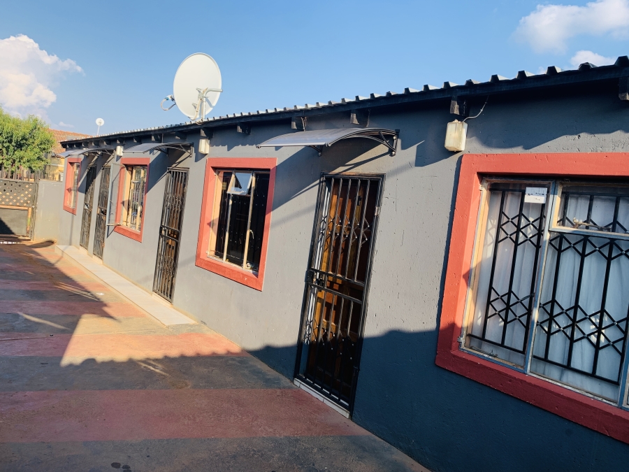 9 Bedroom Property for Sale in Daveyton Gauteng
