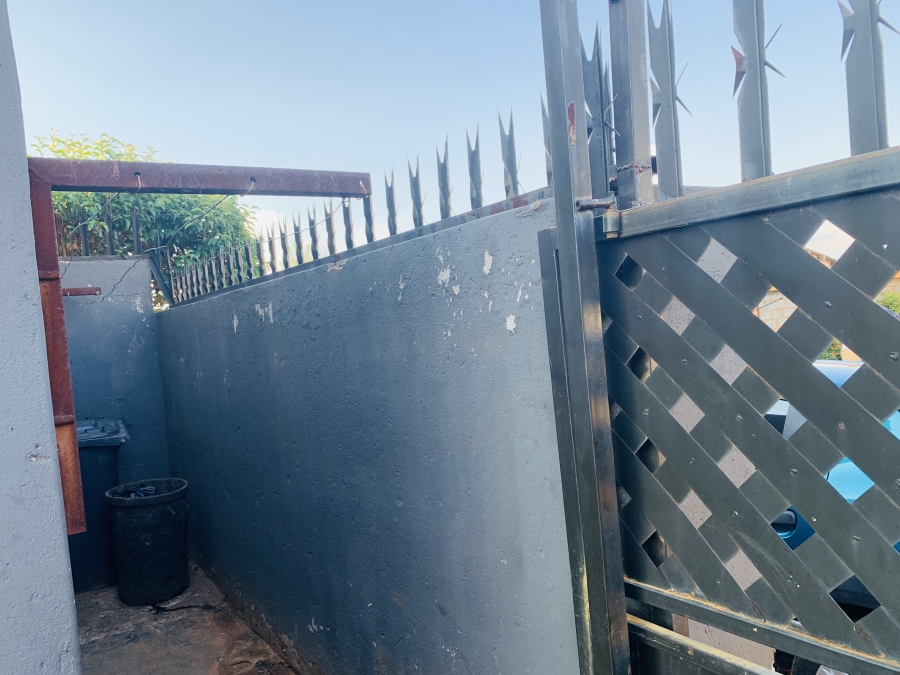 9 Bedroom Property for Sale in Daveyton Gauteng