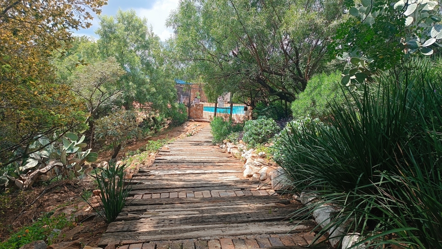 2 Bedroom Property for Sale in La Montagne Gauteng