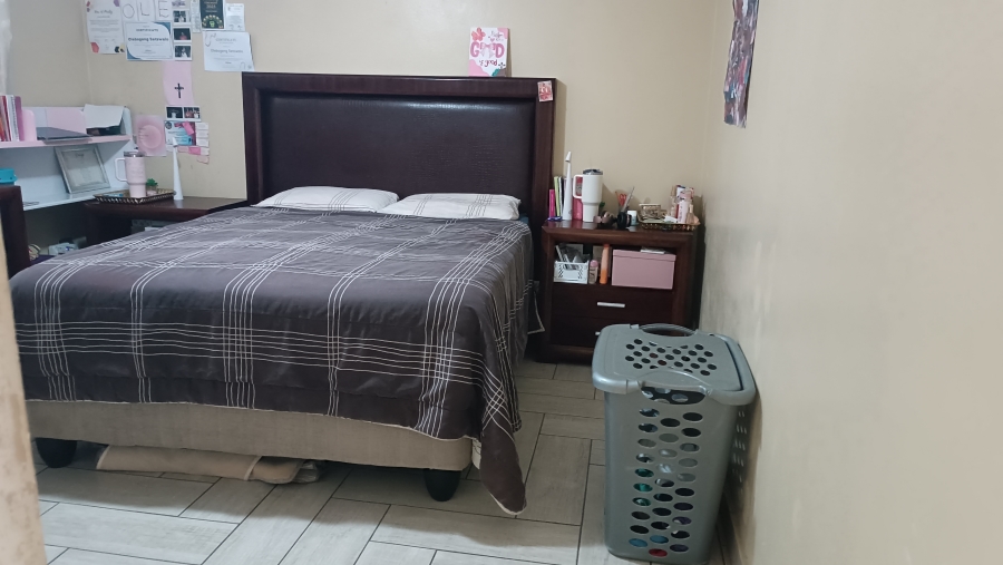 2 Bedroom Property for Sale in La Montagne Gauteng