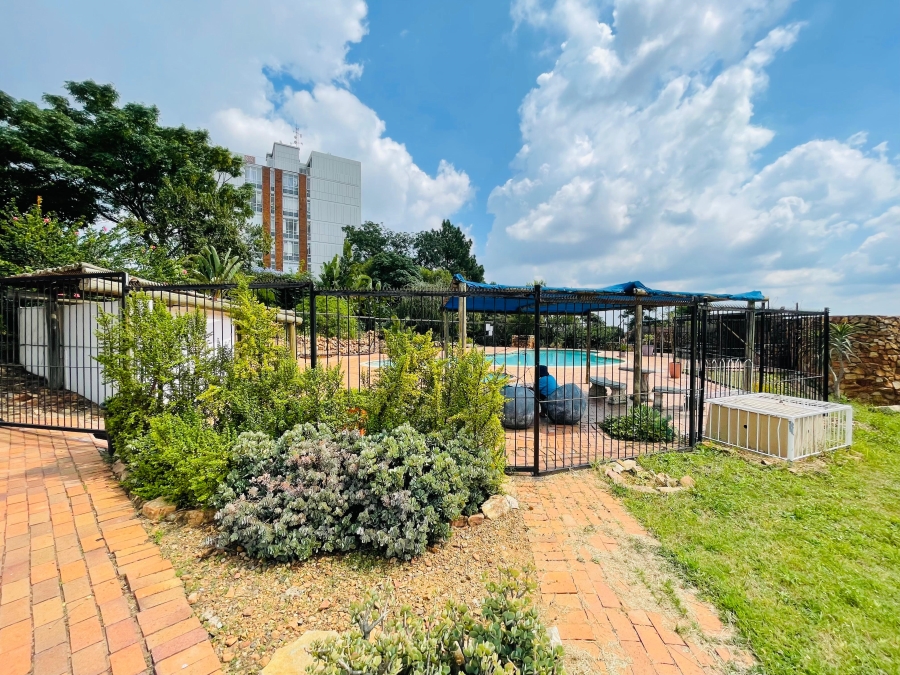2 Bedroom Property for Sale in La Montagne Gauteng