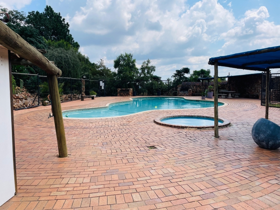 2 Bedroom Property for Sale in La Montagne Gauteng