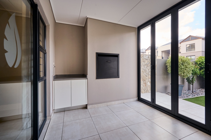 3 Bedroom Property for Sale in The Polofields Gauteng