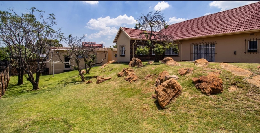 4 Bedroom Property for Sale in Linmeyer Gauteng