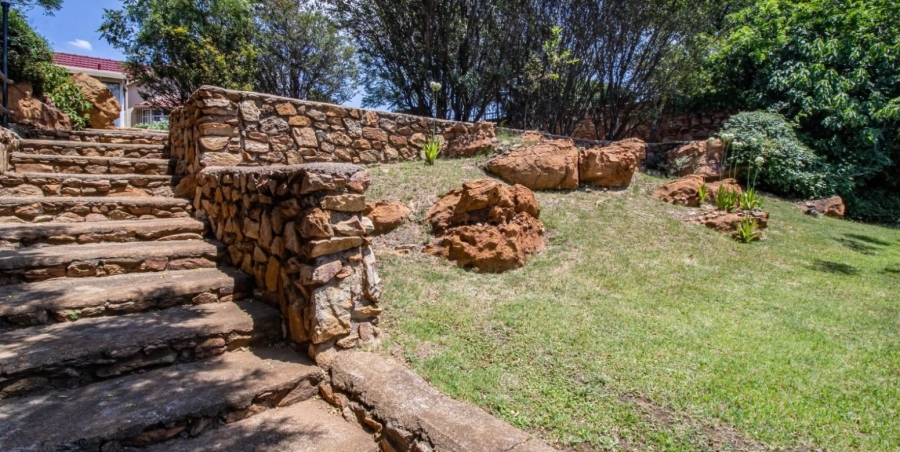 4 Bedroom Property for Sale in Linmeyer Gauteng